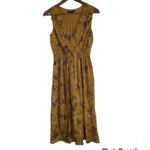 Women's Dress Baby Doll Maggy London golden floral yellow V-Neck size 4